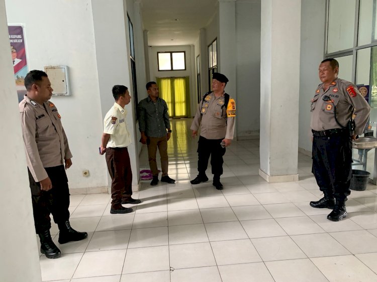 Satgas Preventif Melakukan Sterilisasi di Kantor KPU dan Bawaslu Kabupaten Kupang
