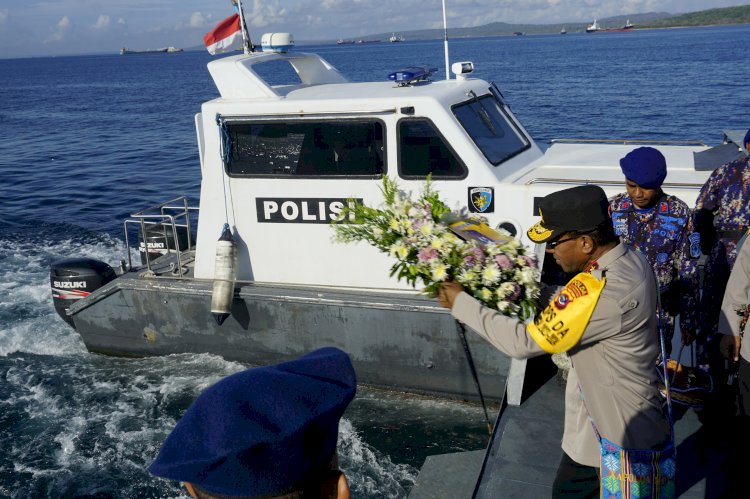 Penghormatan HUT ke-73 Polairud NTT: Tabur Bunga di Laut Teluk Kupang untuk Para Pahlawan Laut