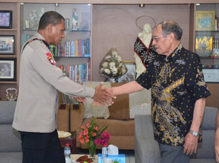 Kapolda NTT Pamit ke Uskup Agung Kupang 