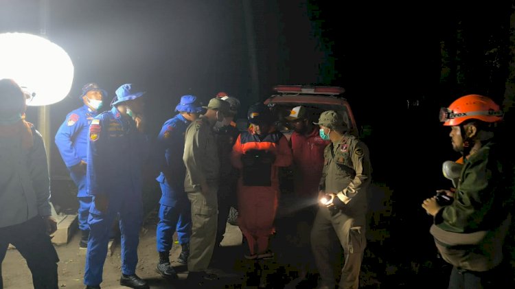 Polri Evakuasi dan Himbauan di Tiga Desa Terdampak akibat Peningkatan Status Gunung Lewotobi Menjadi Awas