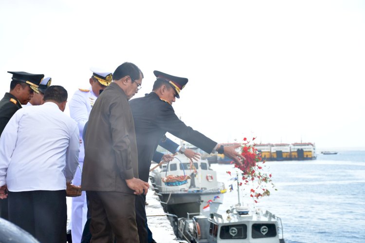 Wakapolda NTT Hadiri Upacara Tabur Bunga dalam rangka Peringatan Hari Dharma Samudera di Kupang