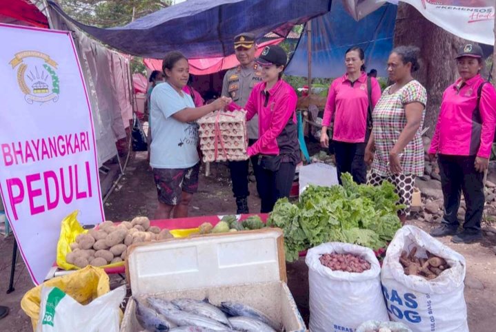 Bhayangkari Cabang Flores Timur Salurkan Bantuan Kemanusiaan untuk Korban Erupsi Gunung Lewotobi