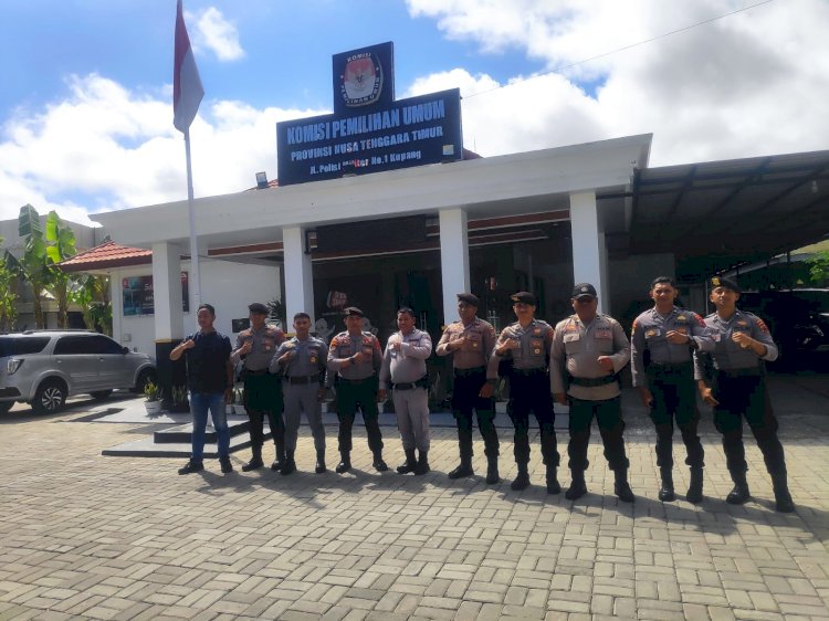Personel Gabungan Satgas OMB Turangga Jaga Kamtibmas Dengan Patroli Cipta Kondisi di Kota Kupang
