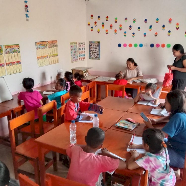 Cahaya Pendidikan di Kampung: Kisah Inspiratif Rumah Belajar Sanctissima yang didirikan Anggota Brimob Polda NTT
