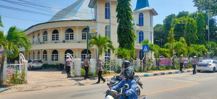 Anggota SubsatgasKamsel Ops Semana Santa Turangga 2024 Gelar Kegiatan Patroli Dialogis di Gereja-Gereja Kota Kupang