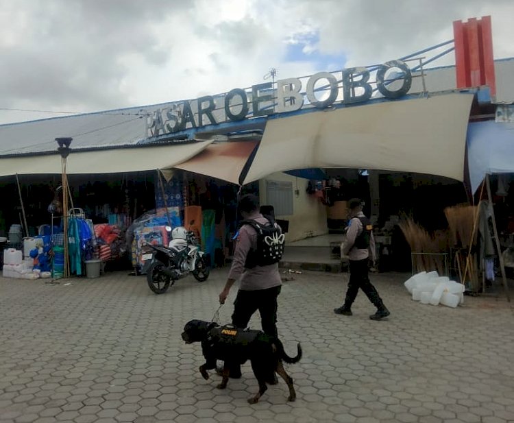 Anggota Subsatgas Satwa Polda NTT Gelar Patroli Jelang Hari Raya Paskah di Pasar Oebobo, Kota Kupang