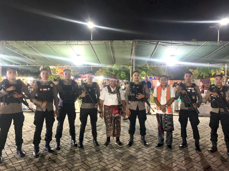 Perintis Presisi Ditsamapta Polda NTT Dukung UMKM Melalui Patroli Stasioner di Festival Koepan