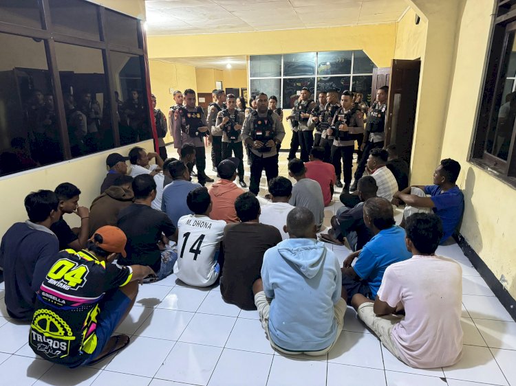 Tim Patroli Perintis Ditsamapta Polda NTT  Berhasil Menangkap 24 Orang Pelaku Sabung Ayam