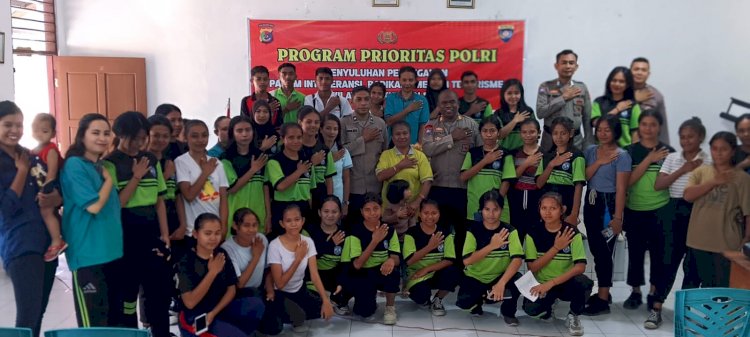 Anggota Ditbinmas Polda NTT Sosialisasi Penanggulangan Intoleransi, Radikalisme, dan Terorisme di SMK Wira Karya Kota Kupang