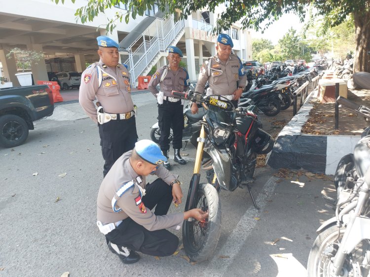 Provost Polda NTT Memperketat Disiplin Anggota dengan Sweeping Kendaraan Bermotor di Mapolda