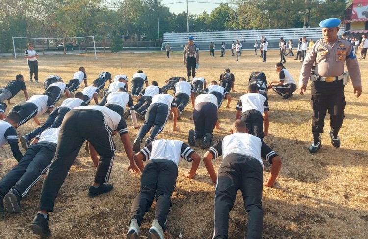 Provost Polda NTT Berikan Tindakan Tegas kepada Anggota yang Terlambat Apel Pagi