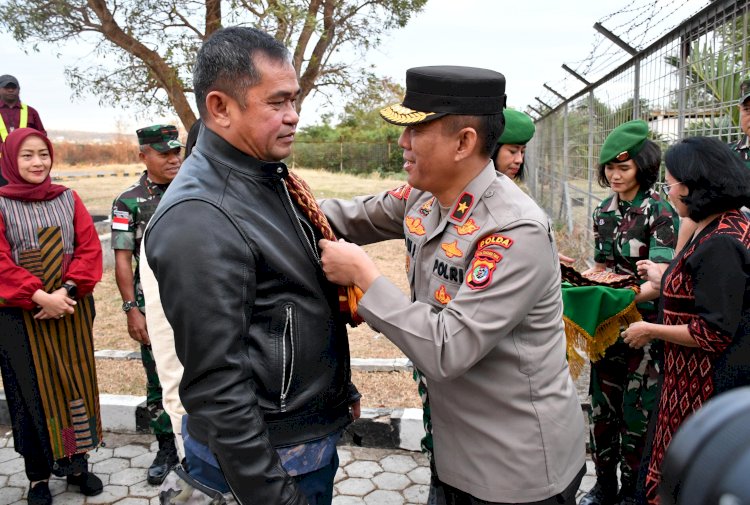 Wakapolda NTT Sambut Kedatangan Kasad Jenderal TNI Maruli Simanjuntak di Kupang