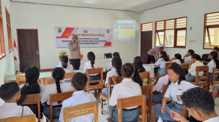 Polda NTT Sosialisasikan Bahaya Intoleransi dan Terorisme di SMK Kristen 1 Kupang