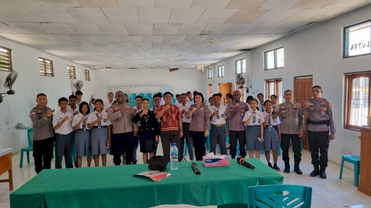 Cegah Intoleransi, Radikalisme, dan Terorisme, Ditbinmas Polda NTT Sambangi SMA Kristen 1 Kupang