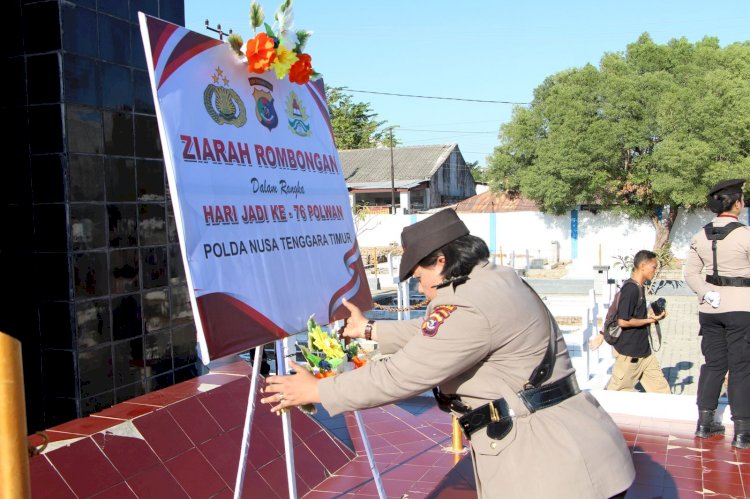 Polwan Polda NTT Gelar Ziarah di Taman Makam Pahlawan Dharmaloka Menyambut Hari Jadi Polwan ke-76