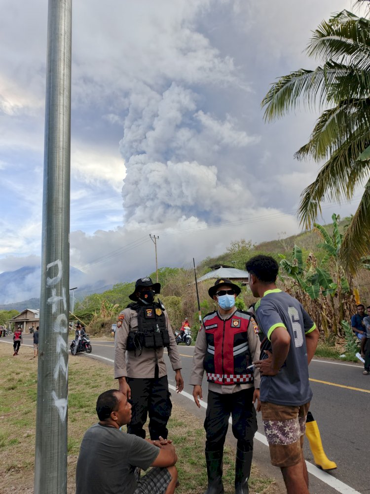 Demi Keselamatan Warga, Satgas Aman Nusa II Gencarkan Patroli dan Edukasi di Lokasi Erupsi