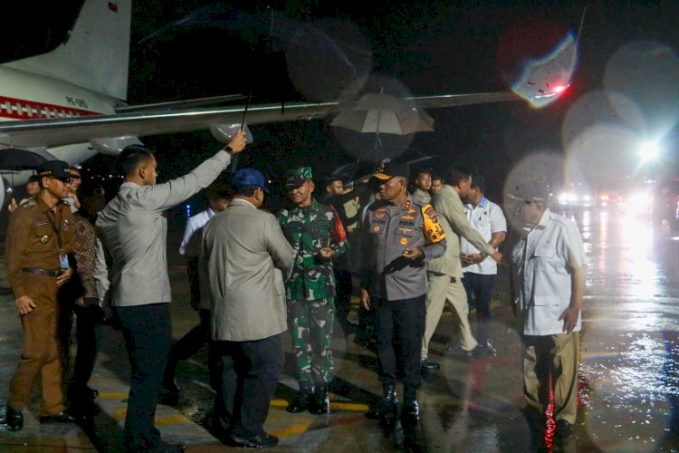 Presiden RI Prabowo Subianto Tiba di Kupang, Disambut Resmi oleh Forkopimda NTT