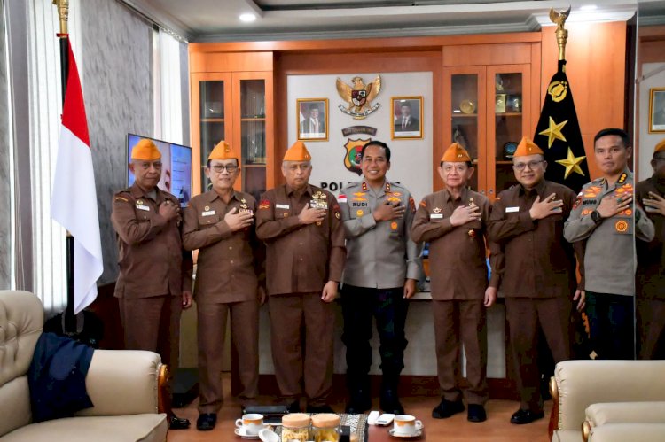 Kapolda NTT dan DPD LVRI Bahas Peran Veteran dalam Pembinaan Moral Bangsa