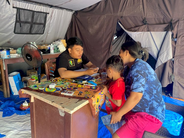 Polri Peduli Masyarakat, Polda NTT Maksimalkan Layanan Kesehatan di Posko Pengungsian Erupsi Gunung Lewotobi Laki-laki