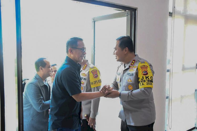 Kapolda NTT Sambut Langsung Tim Itwasum Polri di Bandara El Tari Kupang