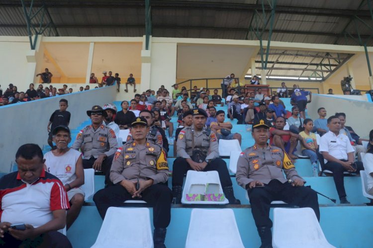 Ribuan Penonton Padati Bupati Alor Cup 2025, Polres Alor Siagakan Ratusan Personel Jaga Keamanan