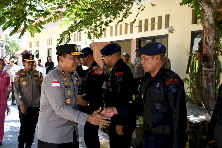 Kapolda NTT Kunjungi Pos Satgas Pamtas Brimob di Perbatasan Wini, Beri Tali Asih dan Semangat