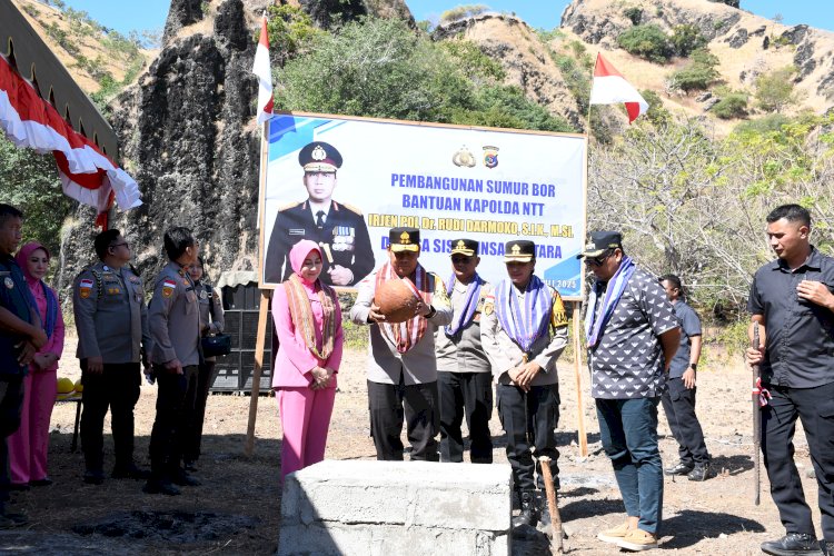 Polri untuk Masyarakat: Kapolda dan Ketua Bhayangkari Daerah NTT Serahkan Bantuan Sumur Bor untuk Warga Perbatasan TTU