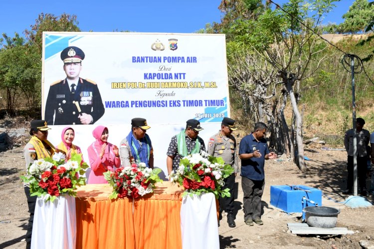 Polri Hadir di Perbatasan: Kapolda NTT Serahkan Pompa Air dan Bantuan untuk Warga Eks Timor Timur di Kampung Tokodede