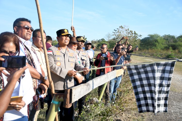 Gema Sorak dan Derap Kuda Meriahkan Pembukaan Pacuan Kapolda Cup 2025