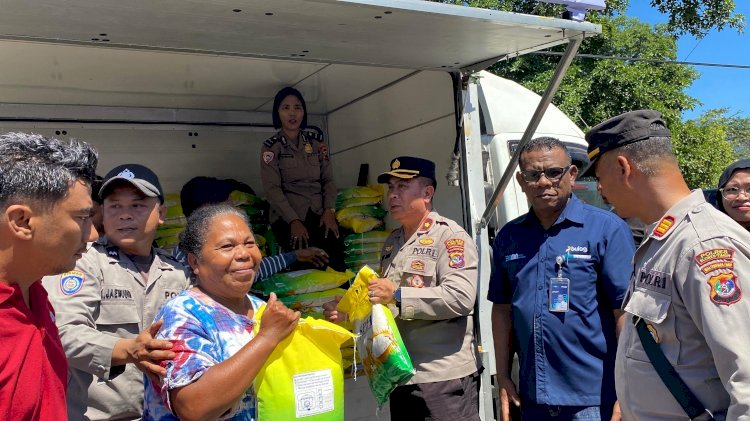 Polres Flotim Hadirkan Senyum Warga Lewat Gerakan Pangan Murah di Larantuka