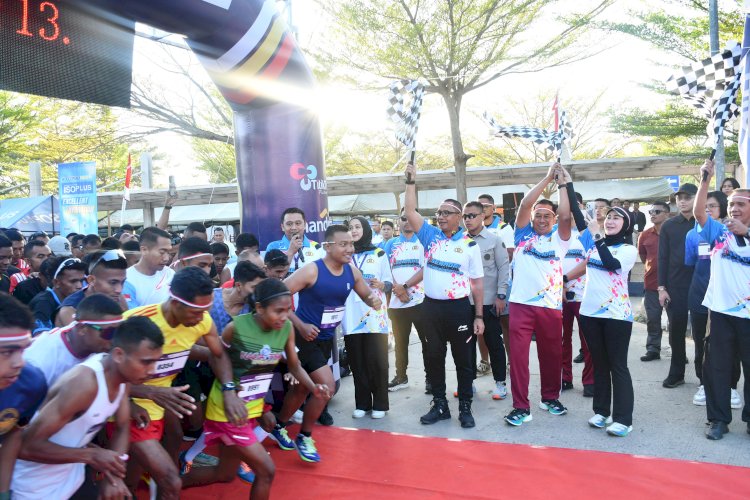 Kapolda NTT bersama Sekretaris Utama BNPP RI memimpin Flag Off Fun Run