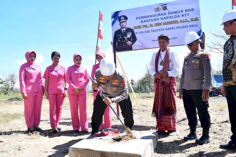 Kapolda NTT Resmikan Pembangunan Sumur Bor dan Bagikan Peralatan Sekolah di Polsek Tasifeto Barat