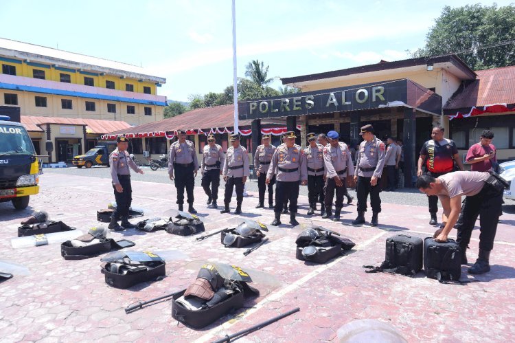 Kapolres Alor Pengecekan Kesiapan Peralatan Dalmas dan Kendaraan Taktis