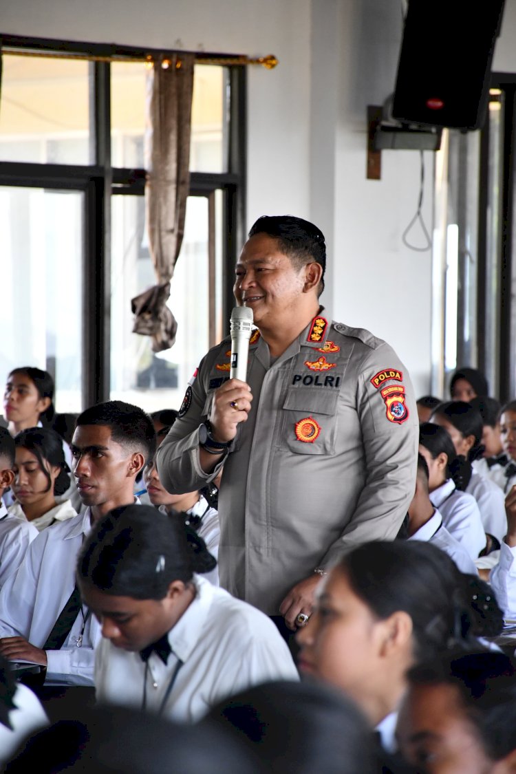 Kabidhumas Polda NTT Bangun Generasi Muda Pencinta NKRI: Bekali Mahasiswa STIKES Maranatha Kupang Etika Bermedia Sosial yang Menginspirasi dan Memperkuat Persatuan Bangsa!
