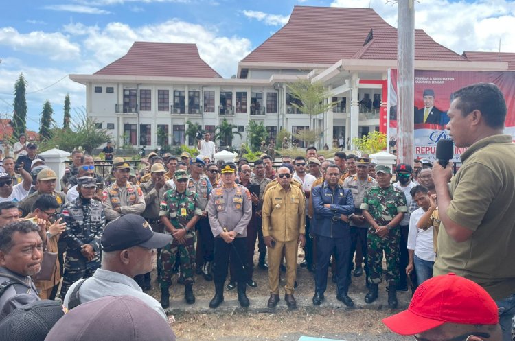 Aksi Damai di Lembata: FORMALEN Desak Pangkas Tunjangan DPRD, Polri Amankan dengan Humanis