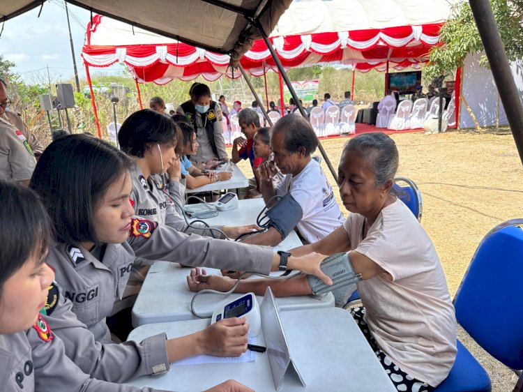 Polda NTT Hadirkan Layanan Kesehatan Gratis, 93 Warga Kampung Pasat Terima Manfaat Langsung