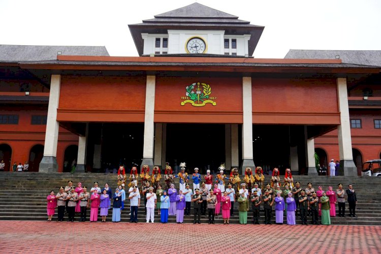 Pimpin Wisuda Prajurit Taruna, Kapolri Tekankan Sinergitas TNI-Polri untuk Wujudkan Indonesia Emas 2045