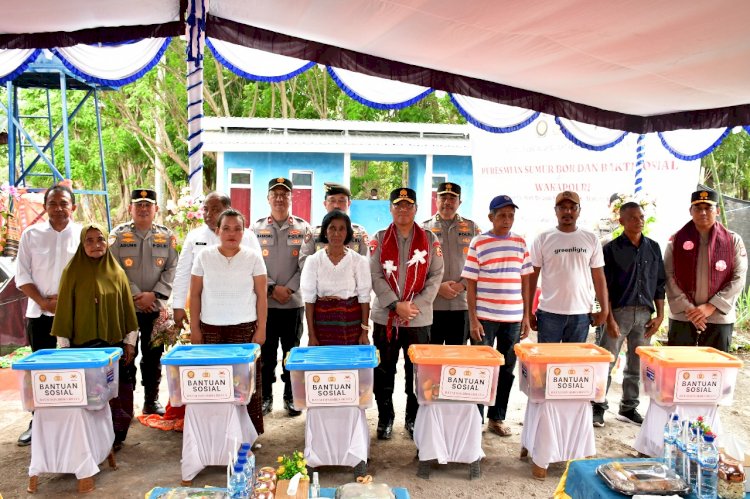 Wakapolri Bersama Perwakilan Akpol ’90 Dhira Brata Resmikan Sumur Bor dan Serahkan Bantuan untuk Pengungsi Lewotobi di Huntara II Konga