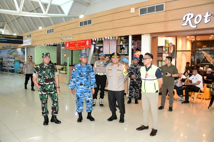 Kapolda NTT Pimpin Patroli Pengecekan di Pos Terpadu Bandara El Tari Kupang, Pastikan Keamanan dan Kelancaran Arus Penumpang Jelang Natal