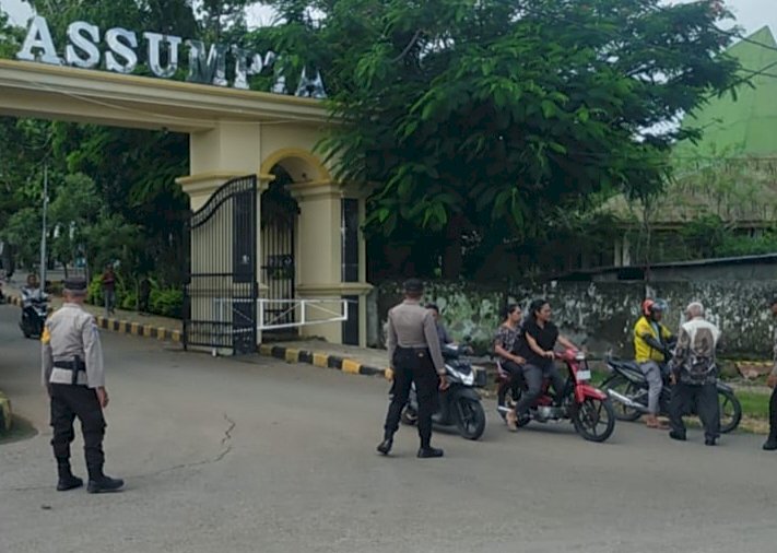 Ops Lilin Turangga 2025: Subsatgas TIK Polda NTT Sukses Amankan Dua Sesi Misa Natal di Gereja Santa Maria Assumpta