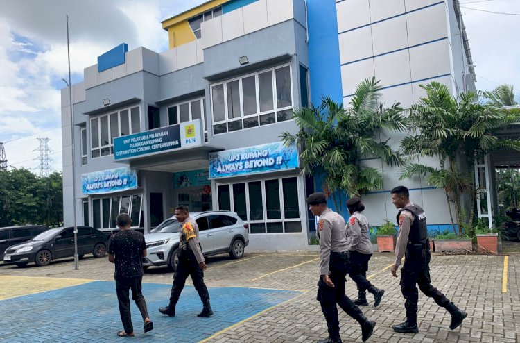 Ops Lilin Turangga 2025, Polda NTT Patroli Gardu Induk Maulafa Pastikan Pasokan Listrik Aman