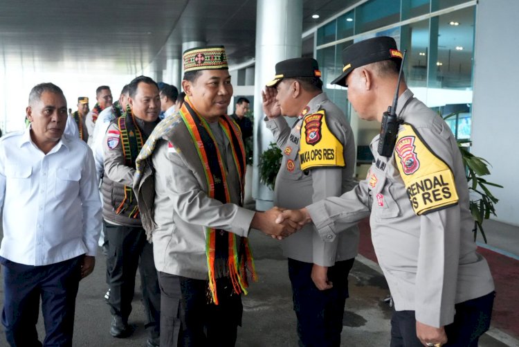 Tiba di Manggarai Barat, Kapolda NTT Langsung Tinjau Posko Terpadu Nataru Bandara Komodo