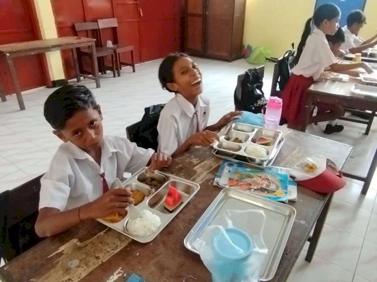 Program Makan Bergizi Gratis di Sikka Berjalan Lancar, Polda NTT Pastikan Distribusi Aman dan Tepat Sasaran