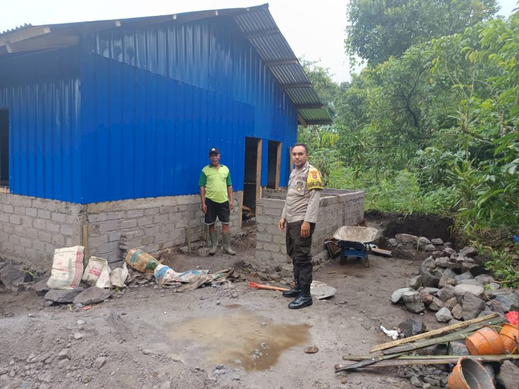Progres Capai 70 Persen, Pembangunan Rumah Layak Huni Bantuan Kapolda NTT di Manggarai Terus Dipantau