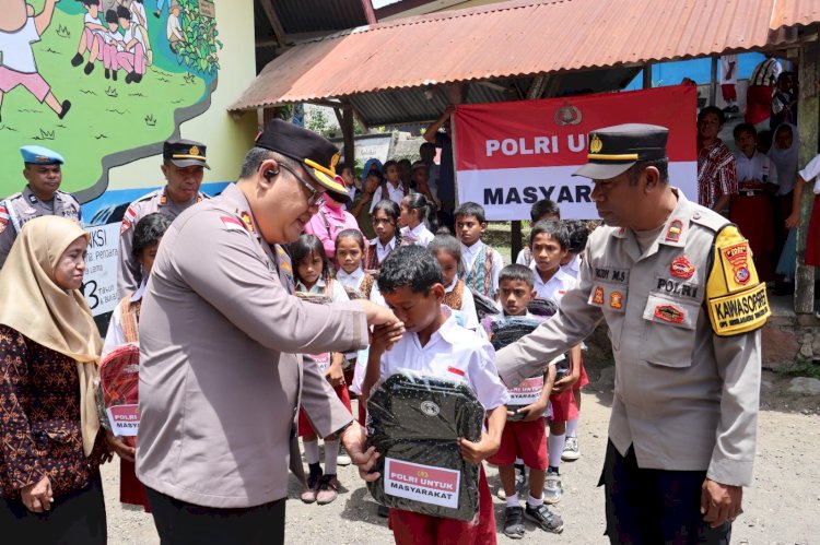 Polri Peduli Pendidikan di Wilayah Tertinggal: Kapolres Ende Salurkan Bantuan Tas dan Alat Tulis untuk Pelajar