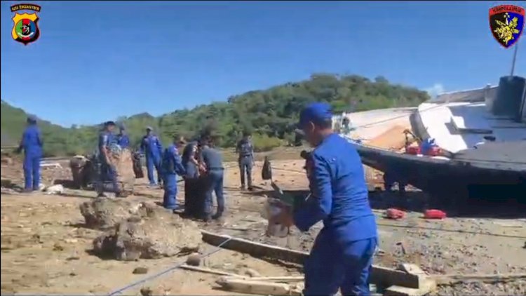 Ditpolairud Polda NTT Gelar Aksi Bersih Pantai Serentak di Sejumlah Wilayah Pesisir