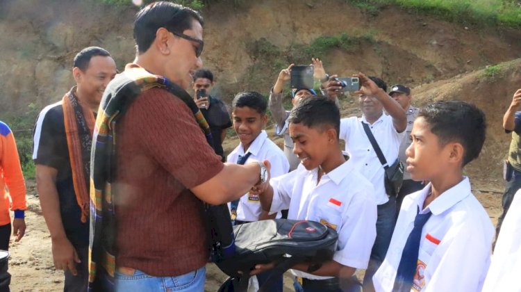 Wakapolda NTT Kunjungi SMPN 48 Sa Ate Gaikiu, Salurkan Bantuan bagi Sekolah Terdampak Bencana