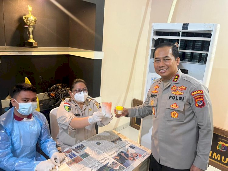 Tegas Perangi Narkoba, Polda Nusa Tenggara Timur Tes Urine 23 Pejabat Utama