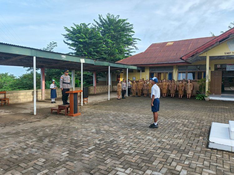 AKP Sriyono Jadi Inspektur Upacara di SMP Negeri 12 Kupang, Tekankan Disiplin dan Anti-Bullying