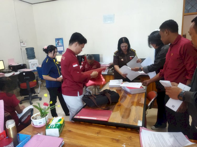 Polda NTT Limpahkan Tersangka dan Barang Bukti Kasus Dugaan TPPO ke Kejari TTS